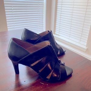 Aerosols black faux leather, open toe heels, with zipper